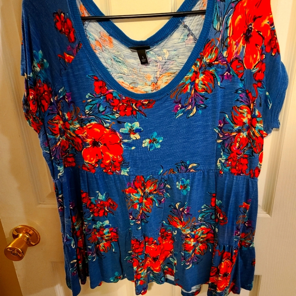 Torrid blue and floral blouse Size 1